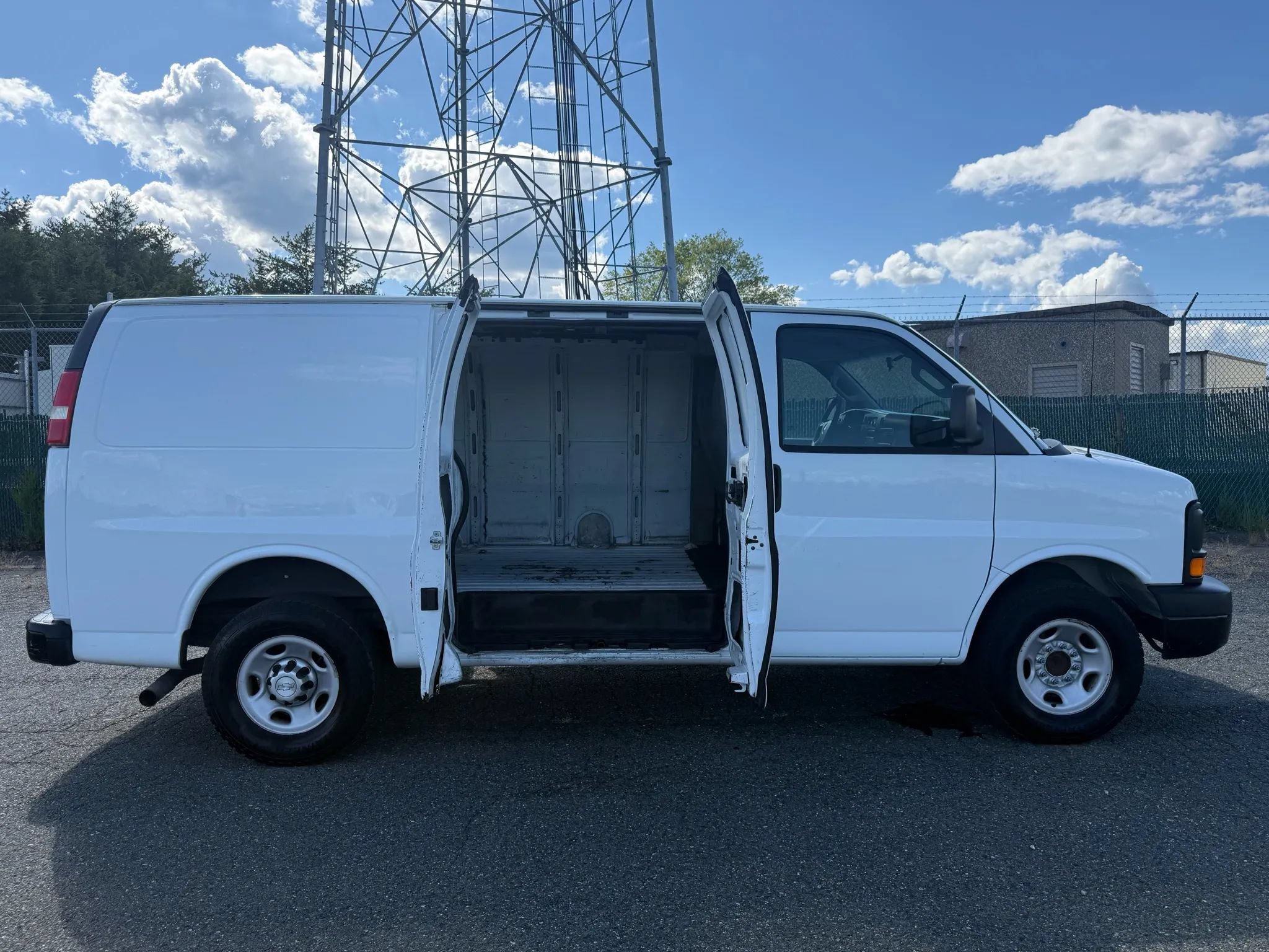 Used 2016 Chevrolet Express 2500 RWD image 56