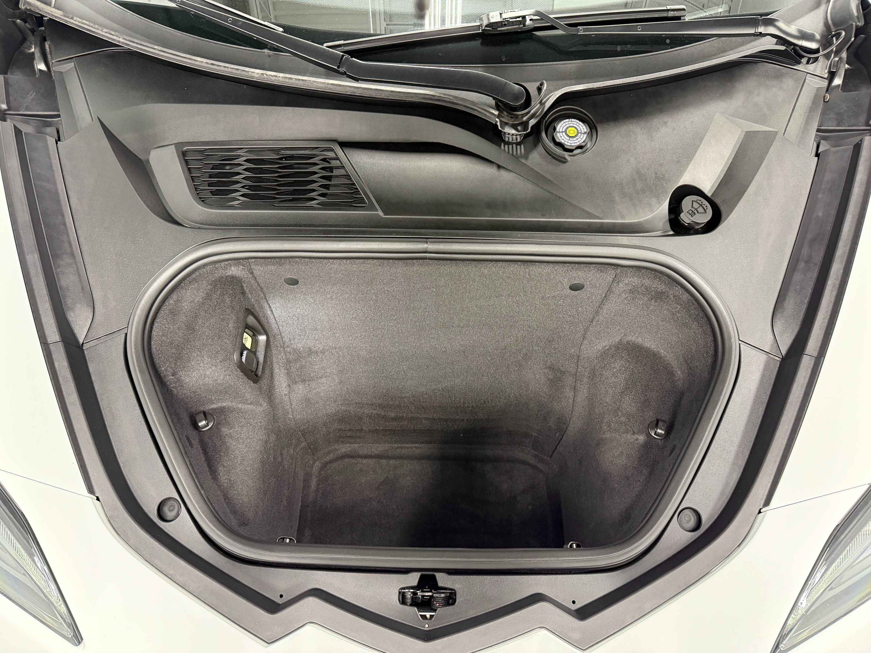 Used 2023 Chevrolet Corvette Stingray Premium Conv w/ Battery Protection Package RWD image 33