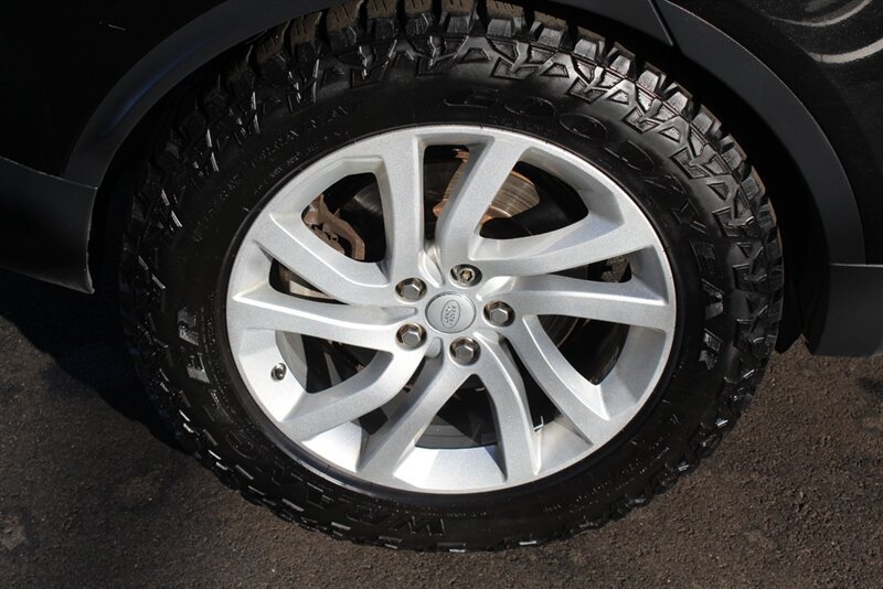 Used 2017 Land Rover Discovery HSE AWD/4WD image 28