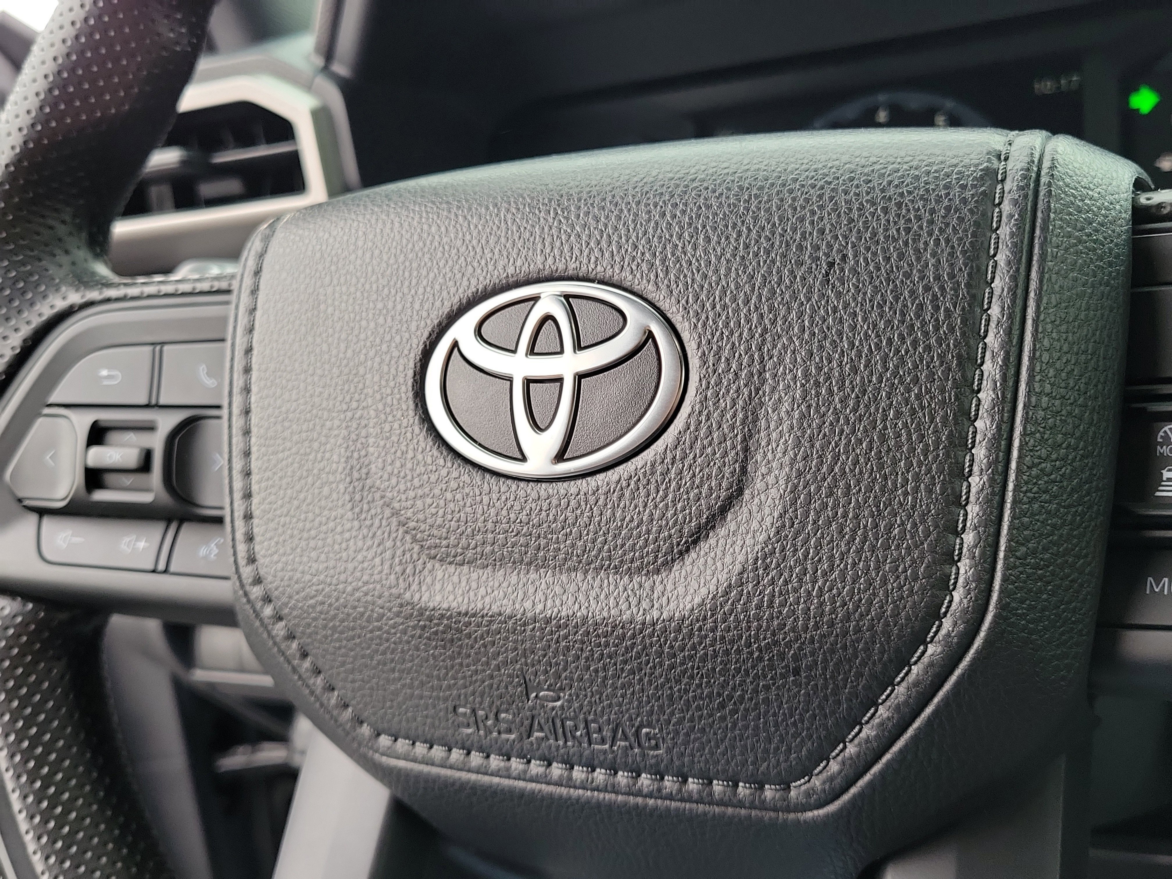 Used 2025 Toyota Tacoma SR AWD/4WD image 30