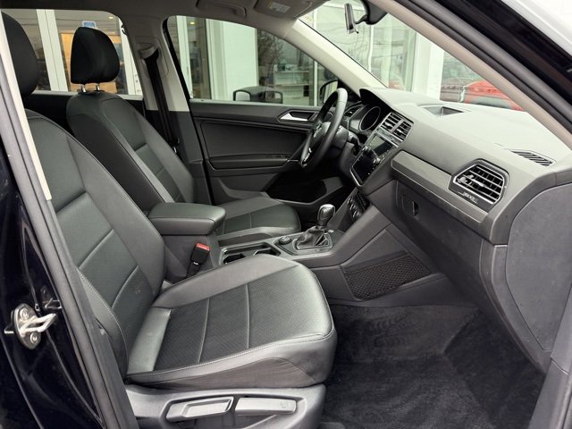 Used 2020 Volkswagen Tiguan SE image 22