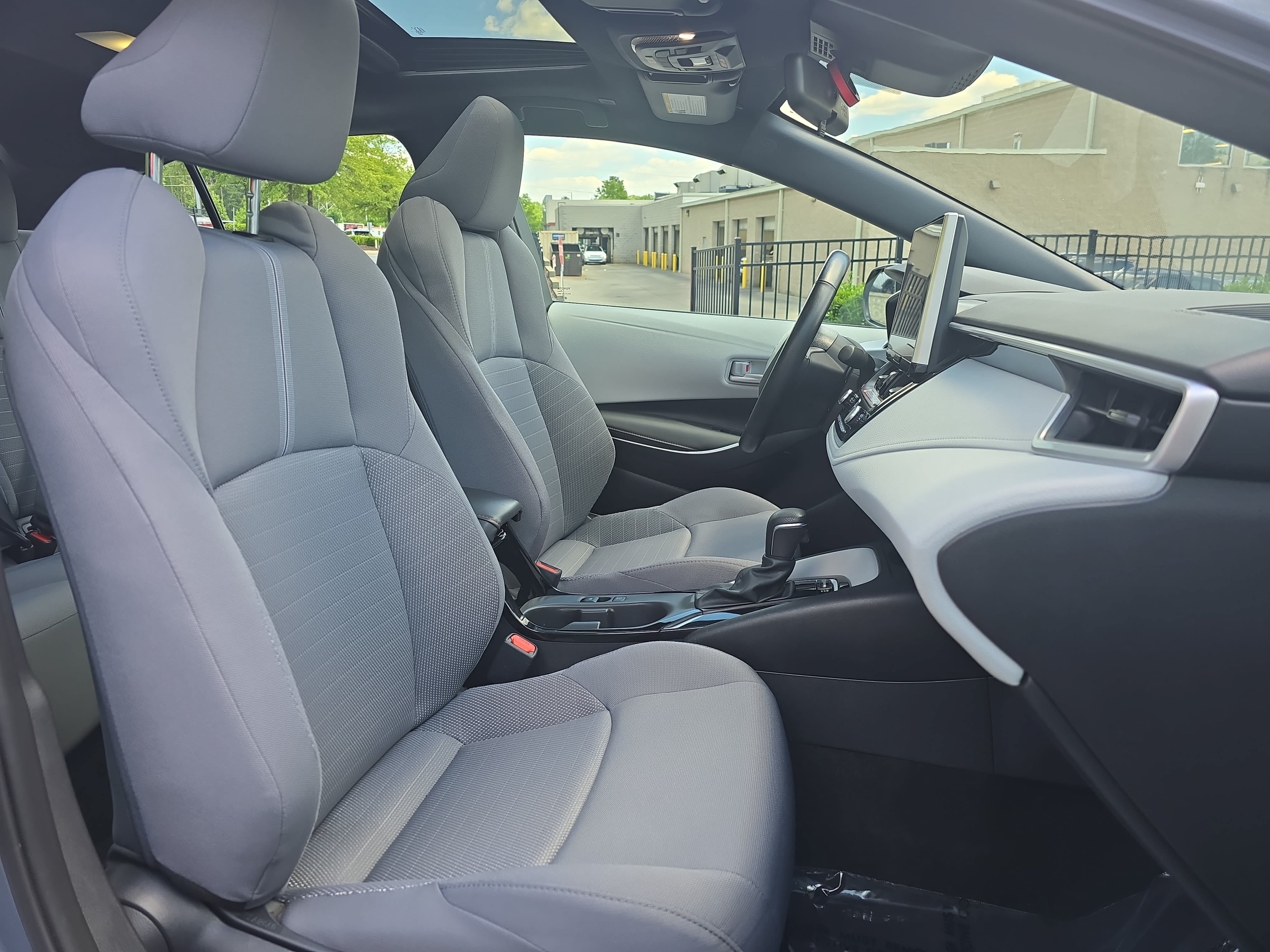 Certified 2025 Toyota Corolla SE w/ SE Premium Package FWD image 10