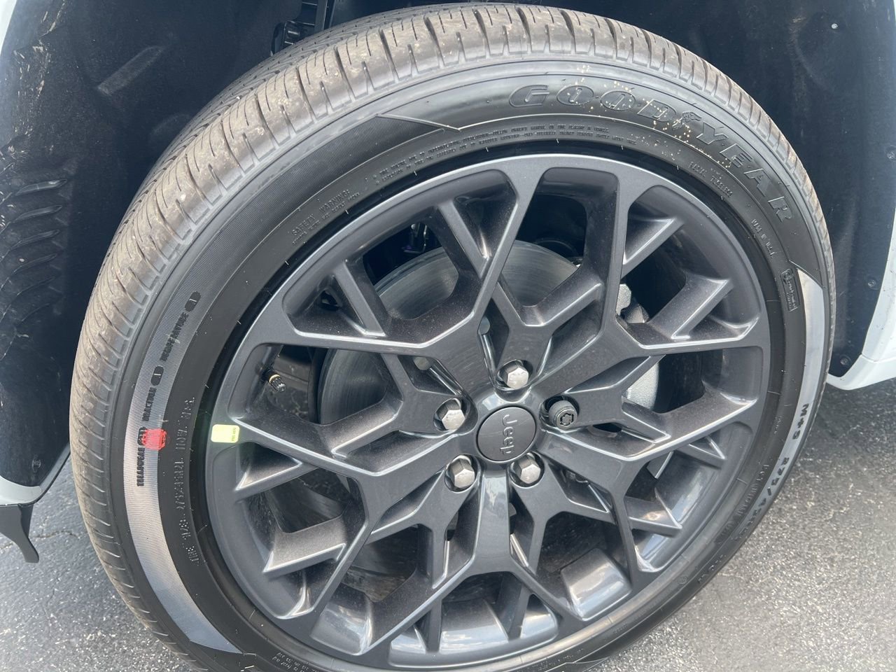 New 2026 Jeep Grand Cherokee L Summit w/ Obsidian Package AWD/4WD image 9