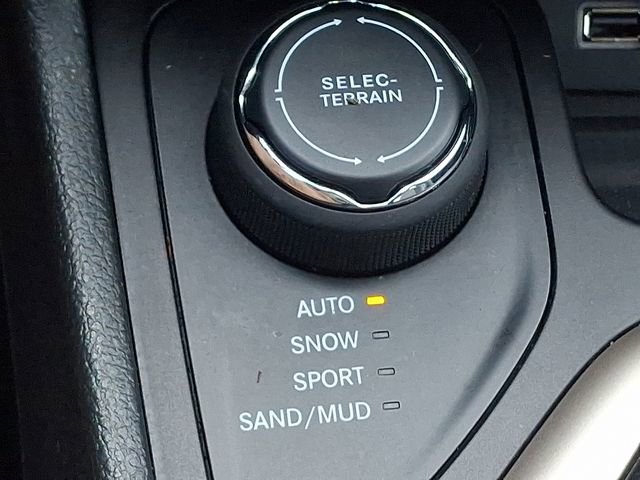 Used 2018 Jeep Cherokee Limited AWD/4WD image 26