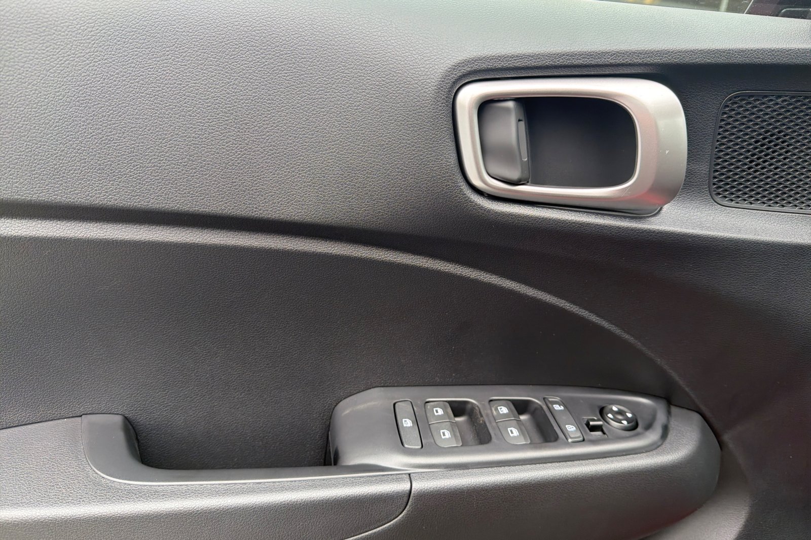 Used 2026 Hyundai Venue SE FWD image 14