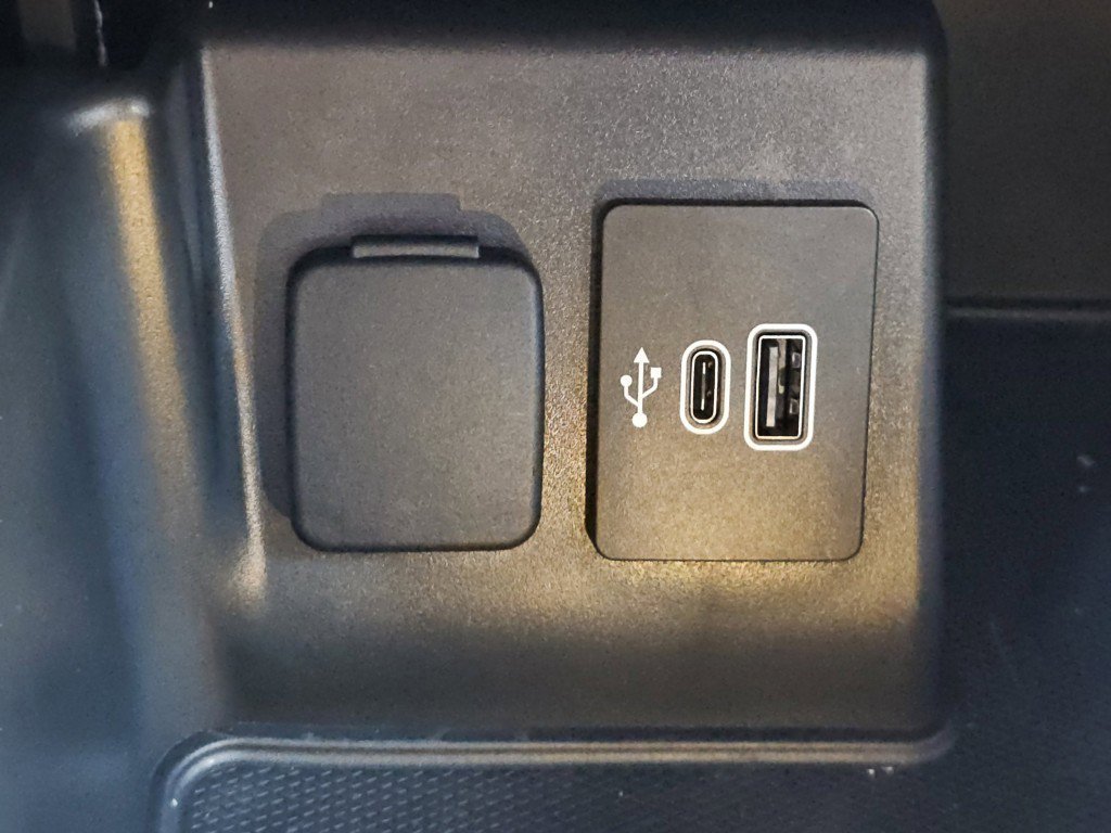 Used 2025 Ford Explorer Platinum AWD/4WD image 16