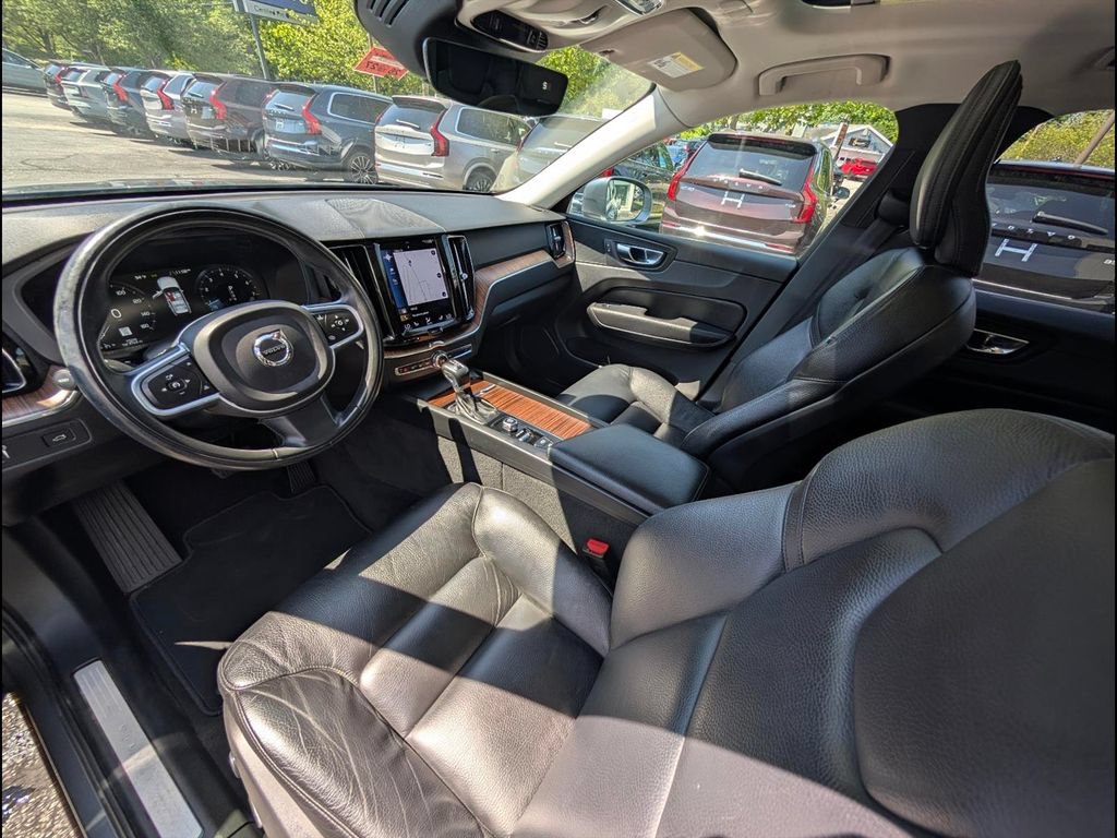 Used 2021 Volvo XC60 T6 Momentum AWD/4WD image 10