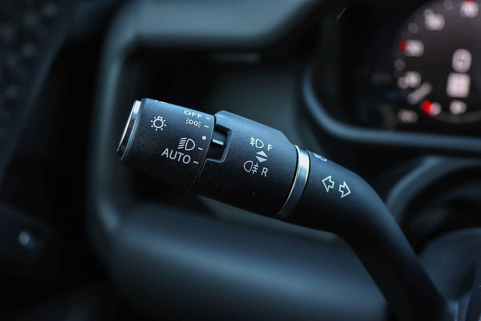 Used 2024 Land Rover Defender 110 X-Dynamic SE AWD/4WD image 28