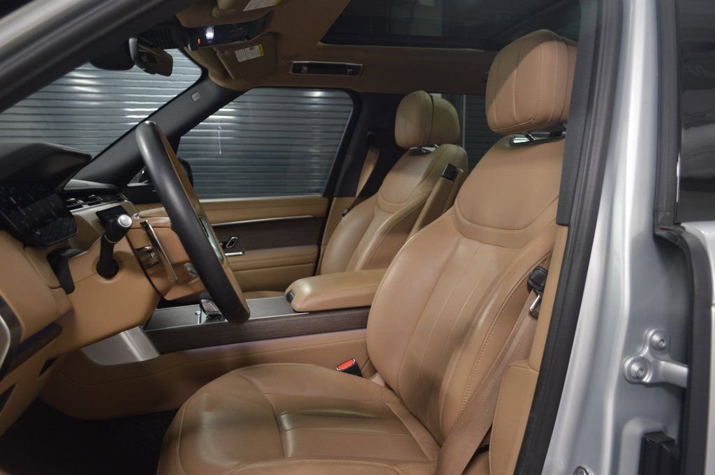 Used 2024 Land Rover Range Rover Long Wheelbase SE image 5