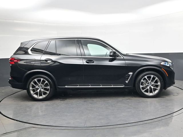Used 2024 BMW X5 xDrive40i w/ Premium Package image 3