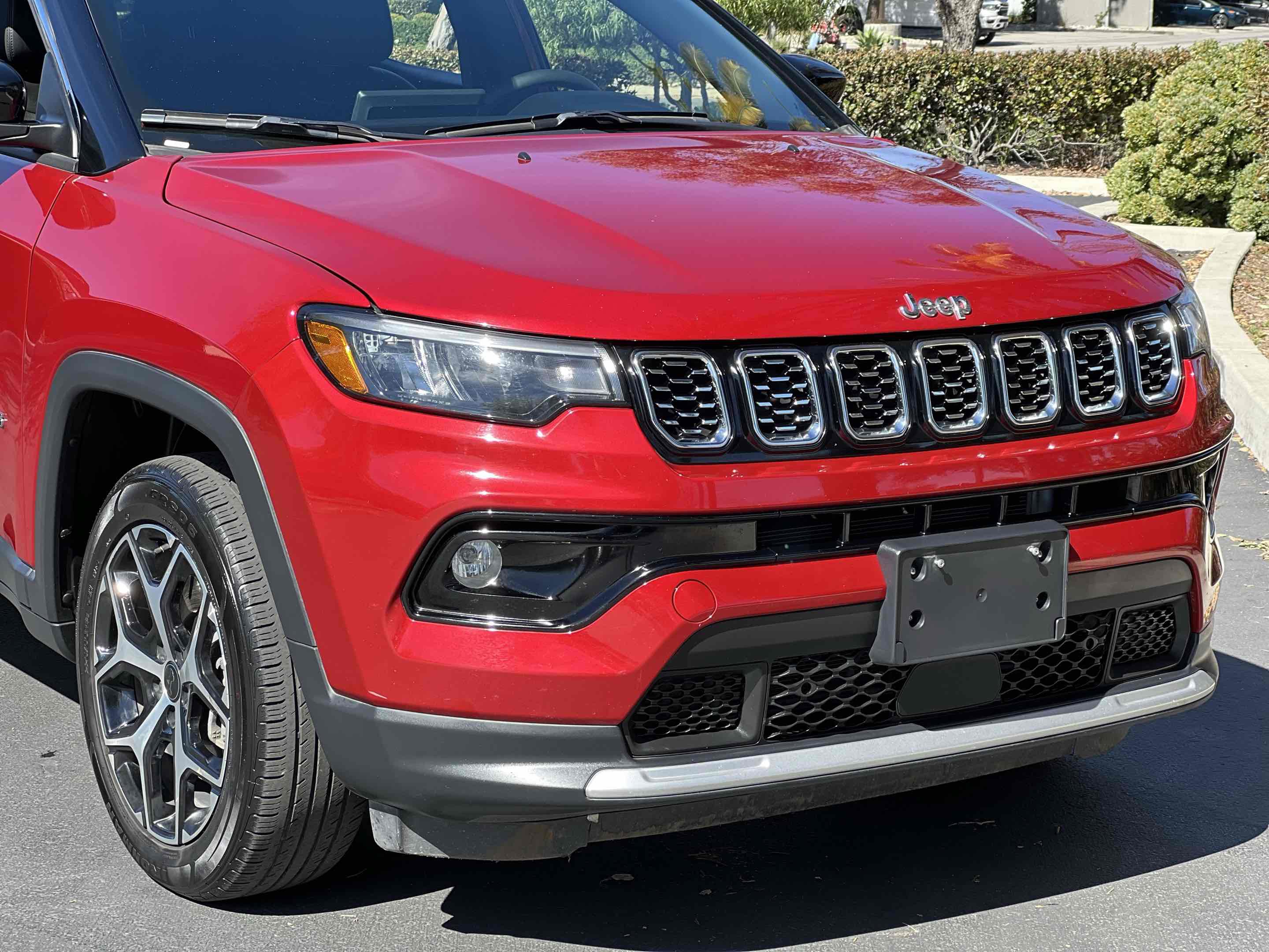 Used 2025 Jeep Compass Limited image 59