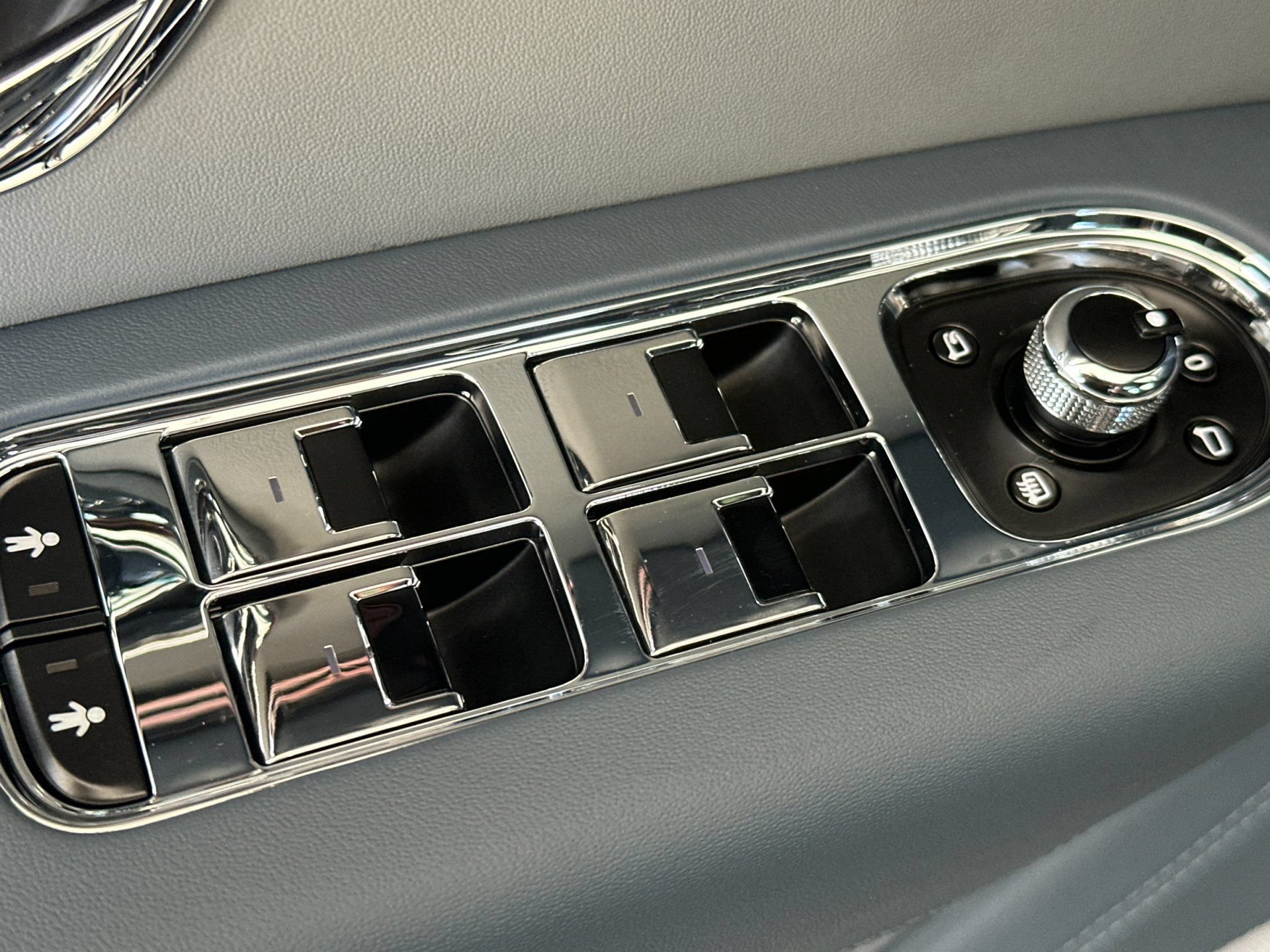 New 2026 Bentley Bentayga Extended Wheelbase AWD/4WD image 15