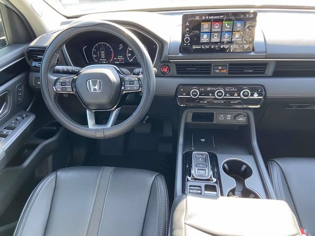 Used 2025 Honda Pilot Touring image 14