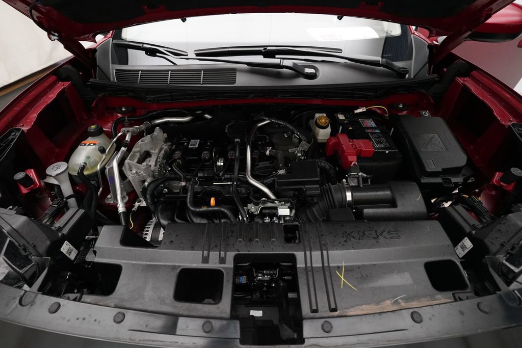 Used 2025 Nissan Kicks SV image 3