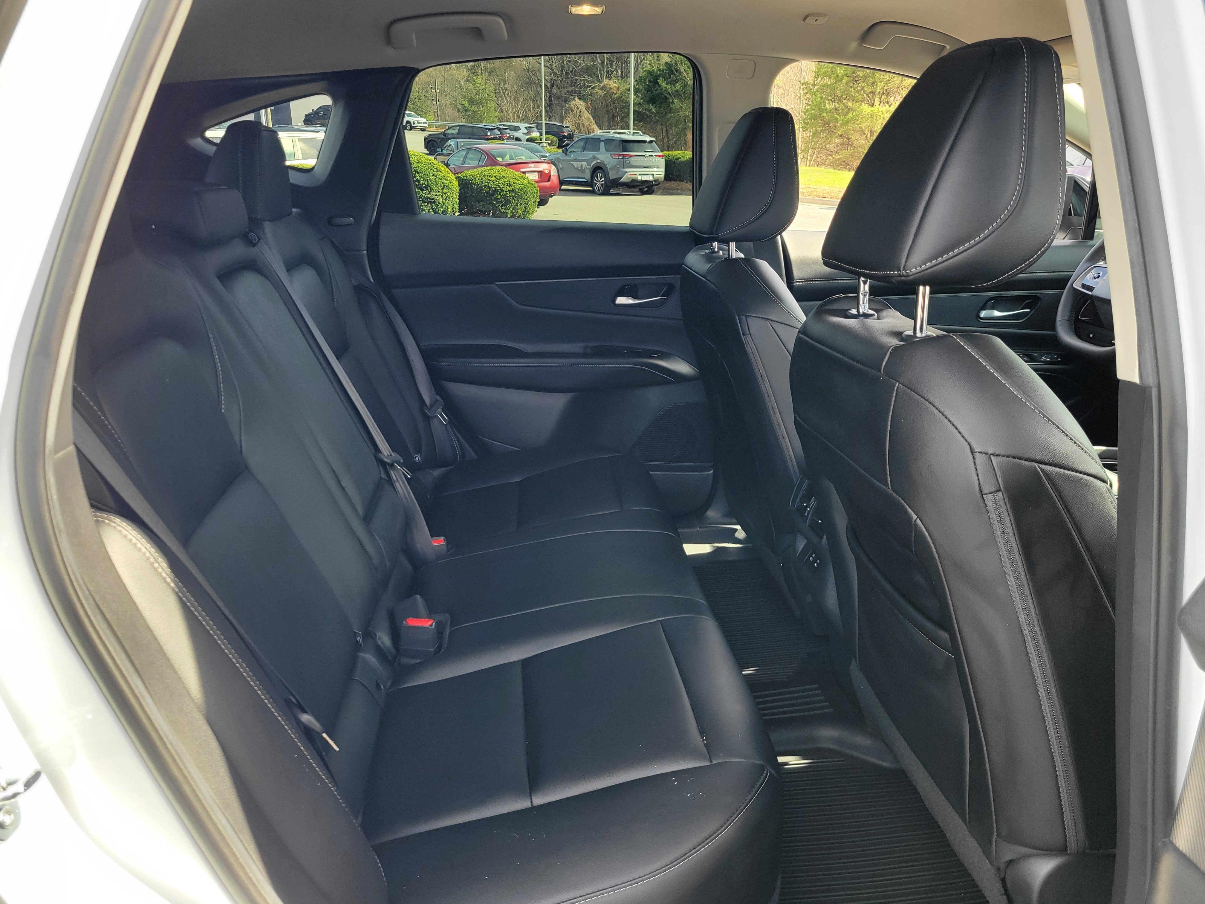 Certified 2025 Nissan Murano SV image 18