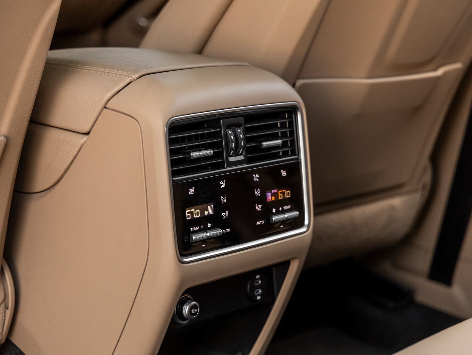 Certified 2023 Porsche Cayenne AWD/4WD image 38