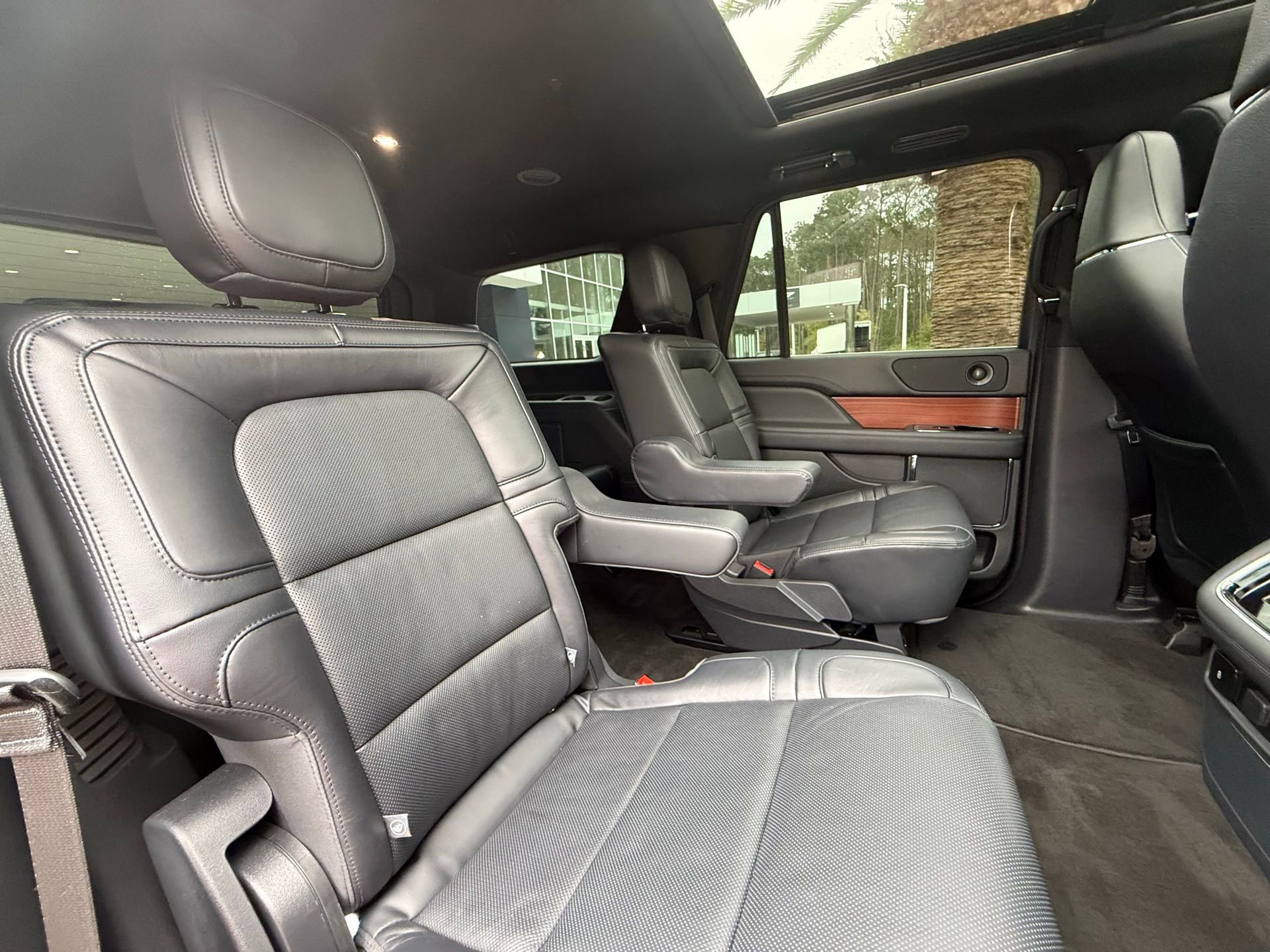 Used 2024 Lincoln Navigator Reserve image 27