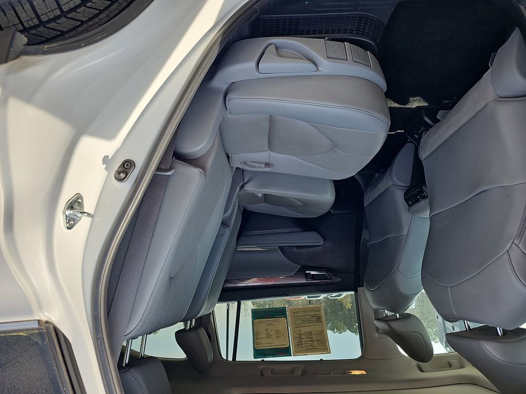 Used 2021 Toyota Highlander Platinum image 19