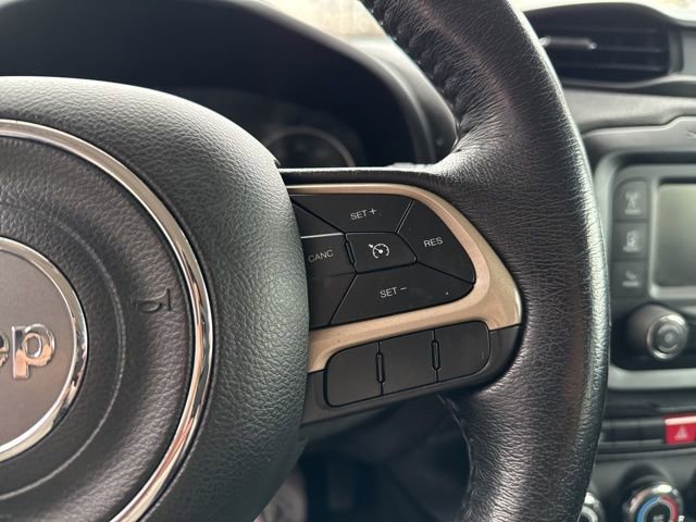 Used 2017 Jeep Renegade Latitude w/ Cold Weather Group image 28