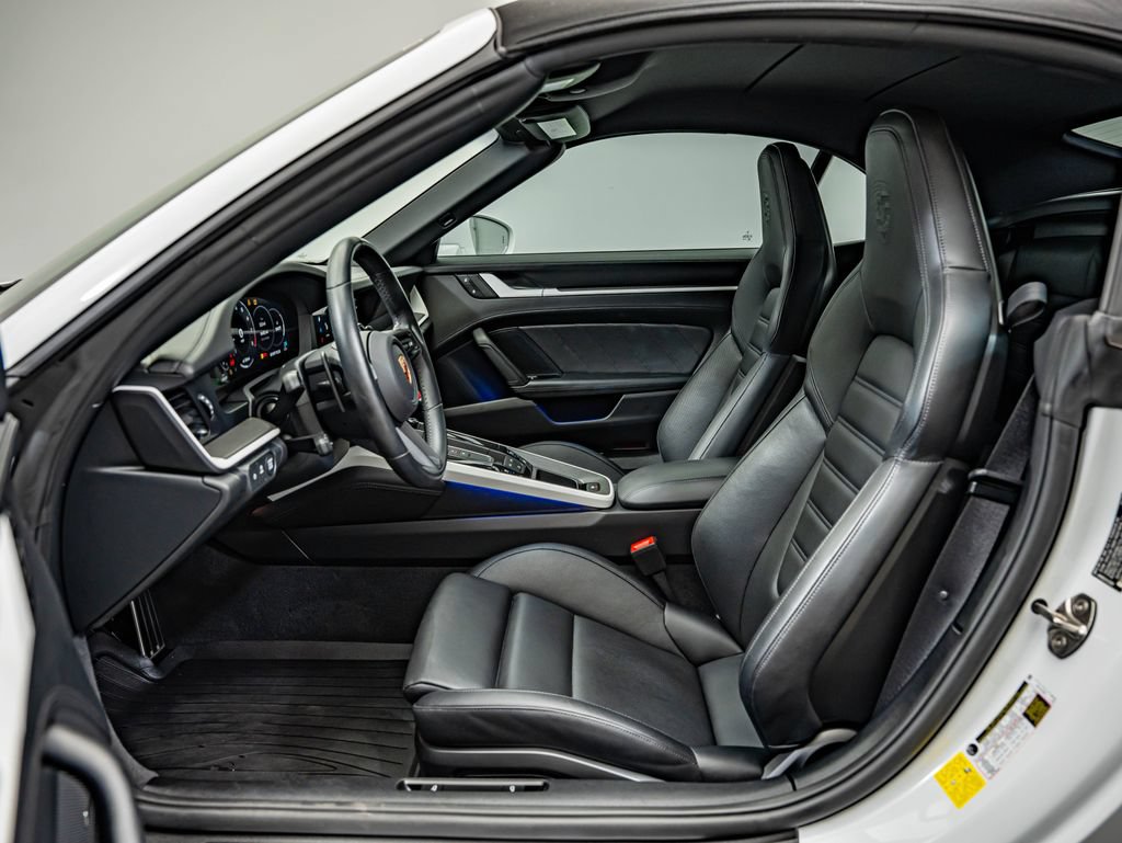 Certified 2025 Porsche 911 Carrera RWD image 5