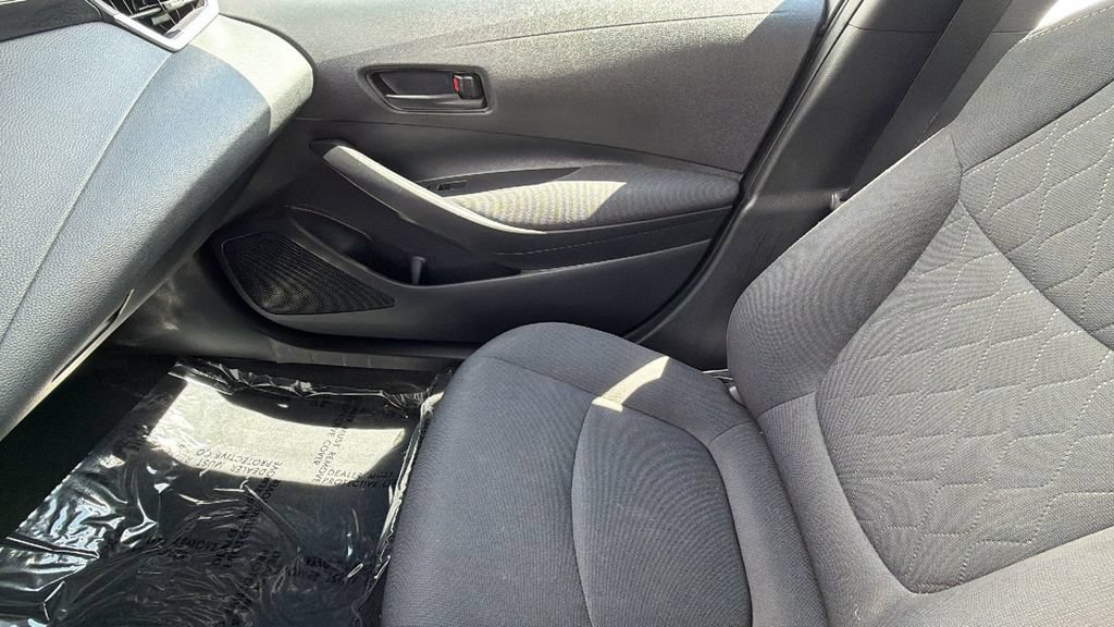 Used 2022 Toyota Corolla LE FWD image 12