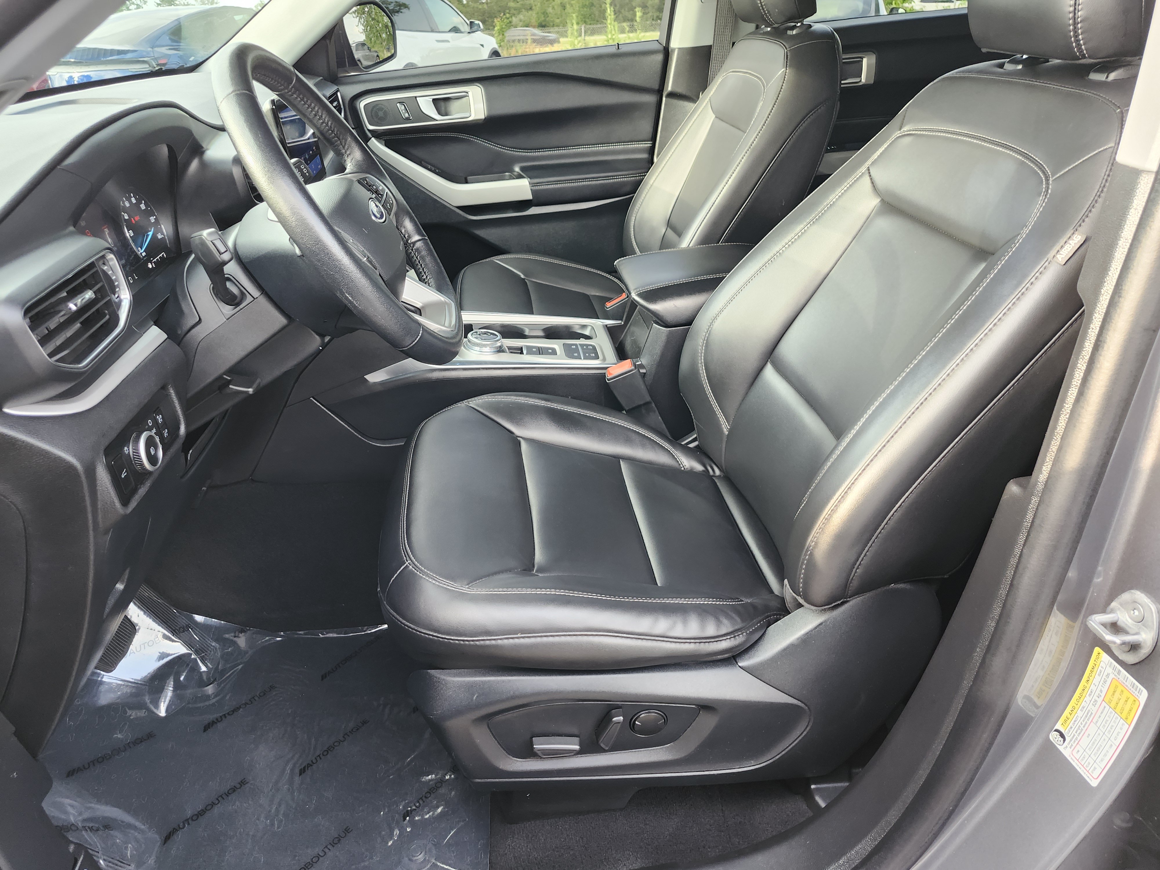 Used 2024 Ford Explorer XLT w/ Equipment Group 202A RWD image 23