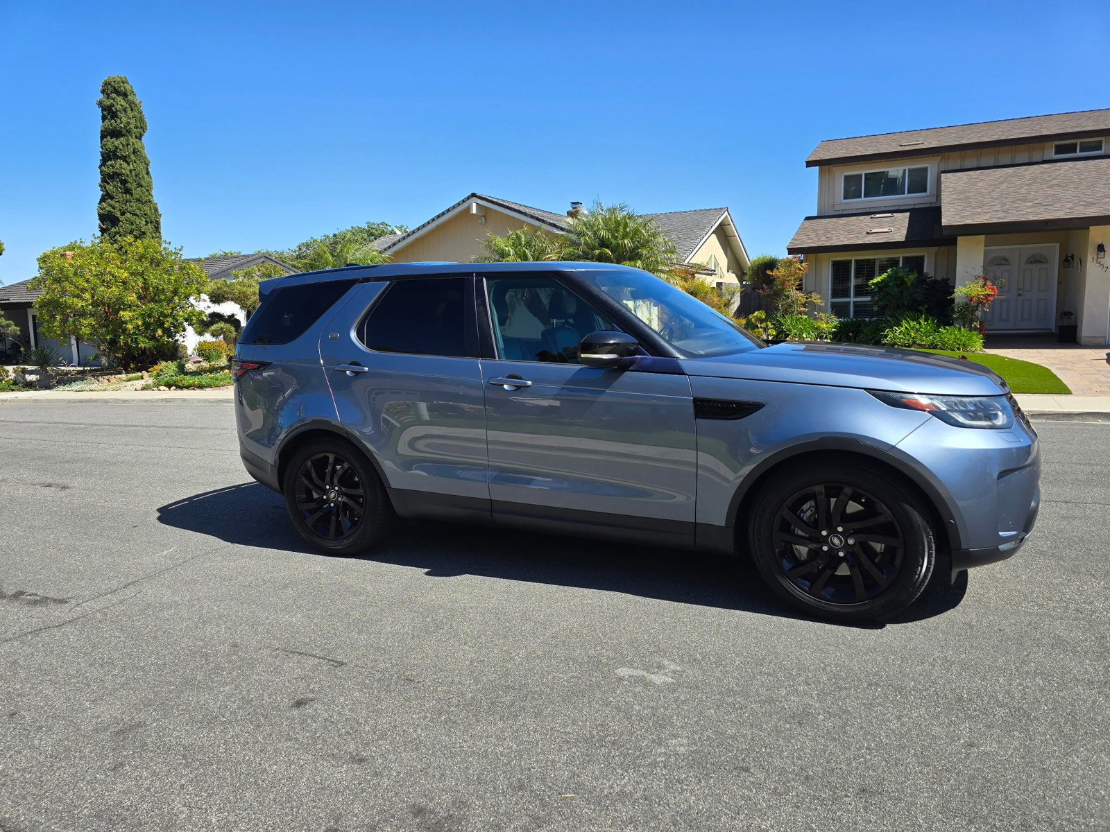 Used 2018 Land Rover Discovery HSE AWD/4WD image 8