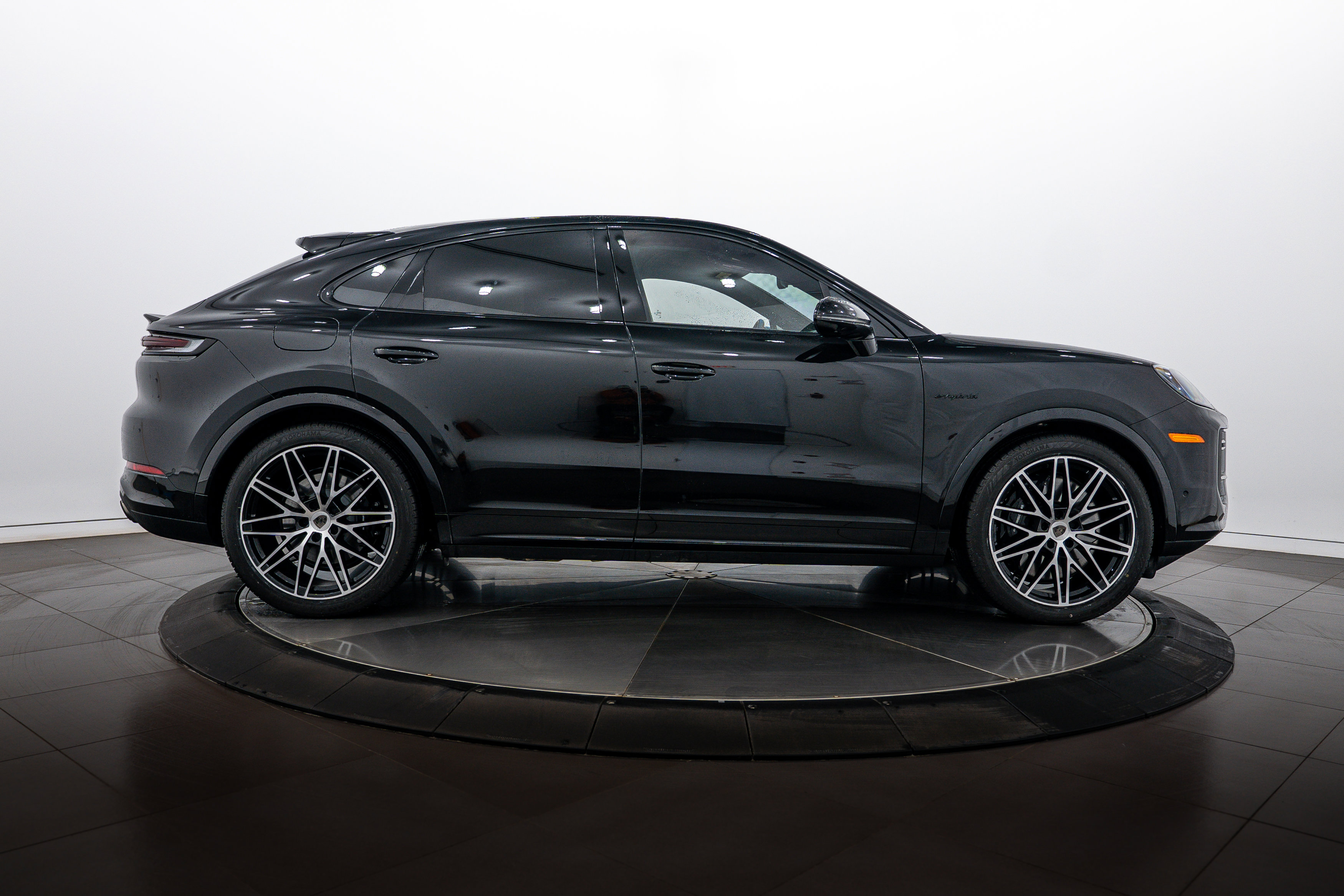 Certified 2026 Porsche Cayenne Turbo AWD/4WD image 8