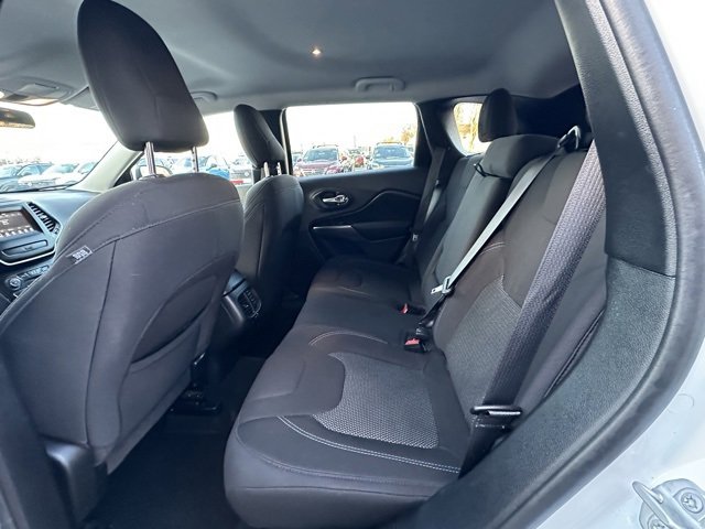 Used 2020 Jeep Cherokee Latitude w/ Cold Weather Group image 29