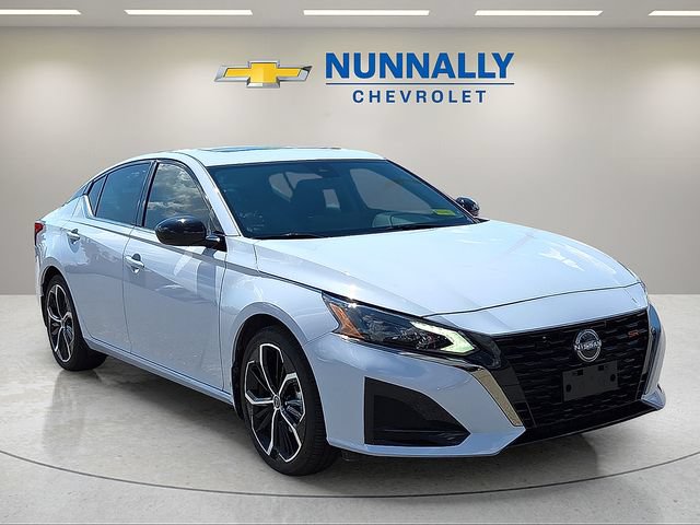 Used 2024 Nissan Altima 2.5 SR w/ SR Premium Package FWD image 7