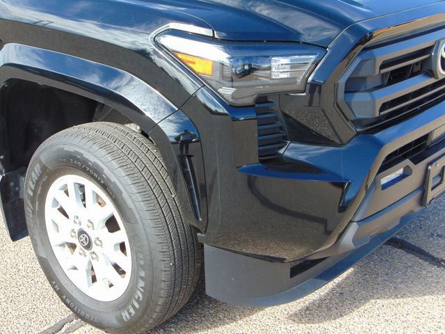 Used 2025 Toyota Tacoma SR5 AWD/4WD image 2