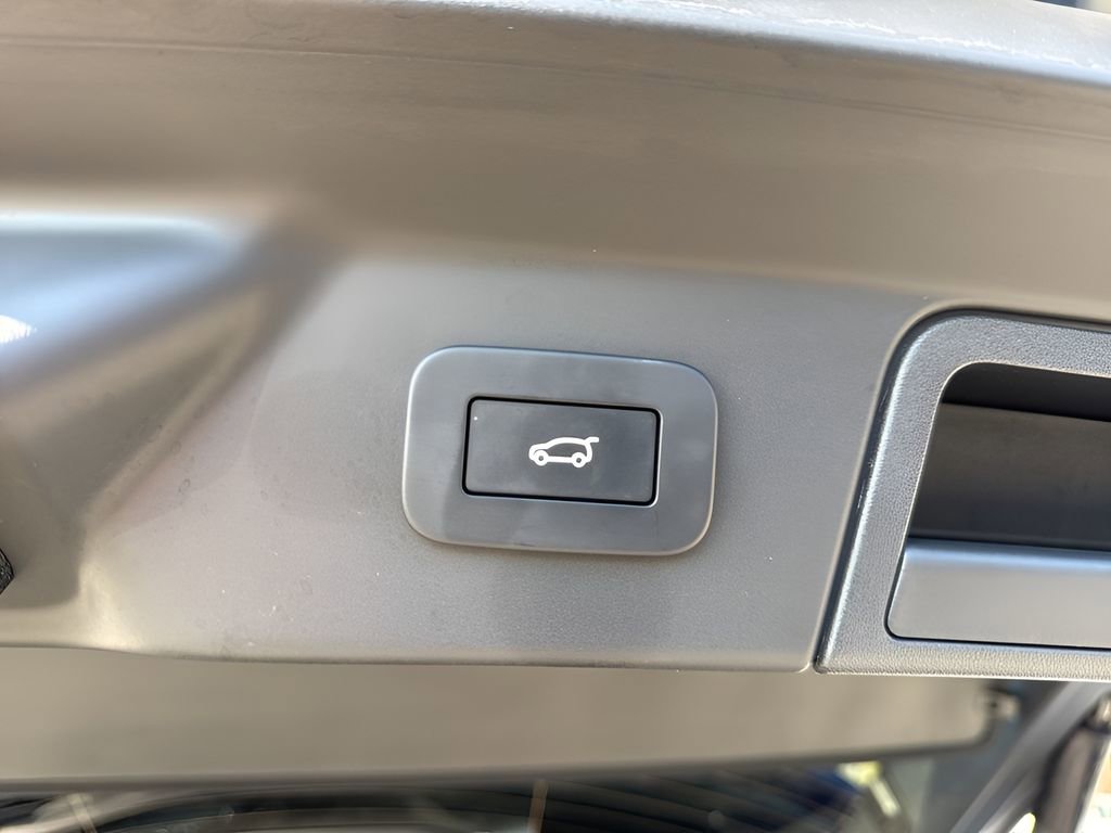 Used 2024 Land Rover Range Rover Velar Dynamic SE image 31