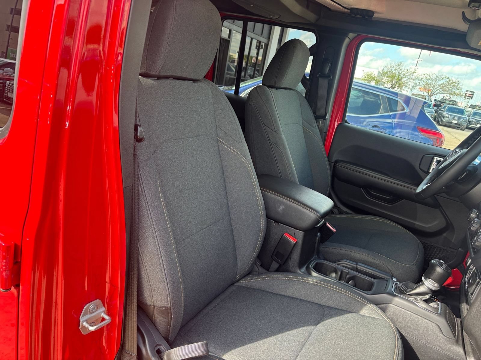 Used 2025 Jeep Wrangler Unlimited Sahara AWD/4WD image 35