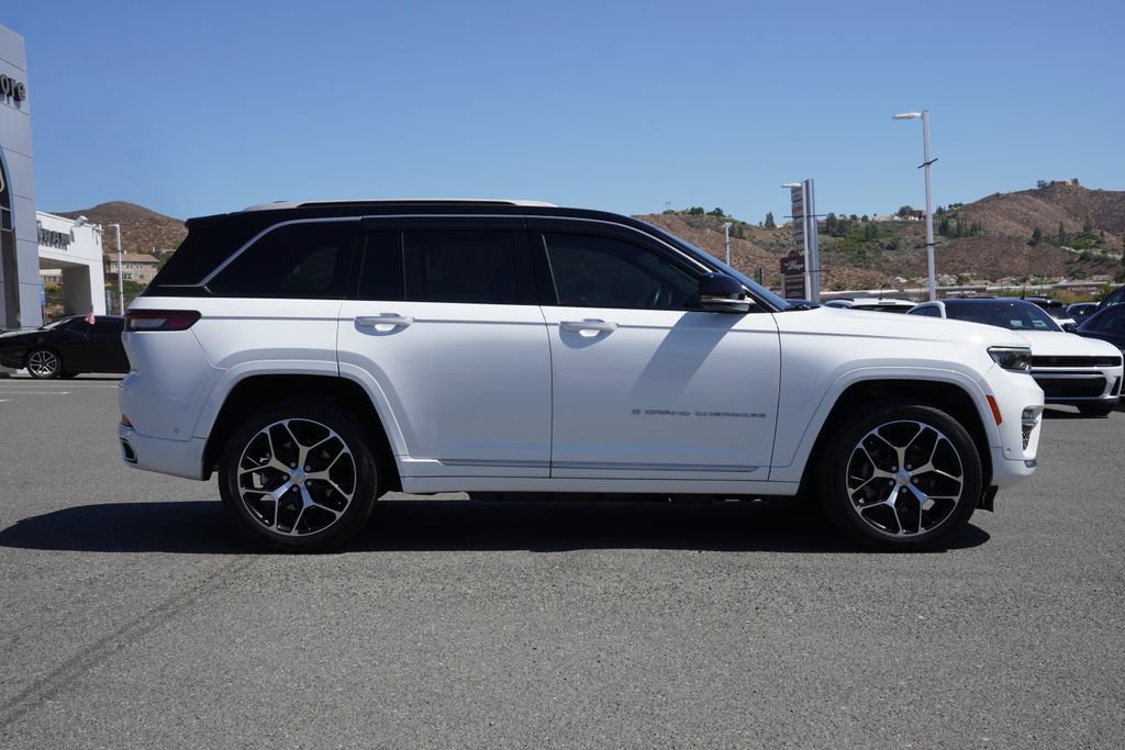 Certified 2022 Jeep Grand Cherokee Summit AWD/4WD image 3