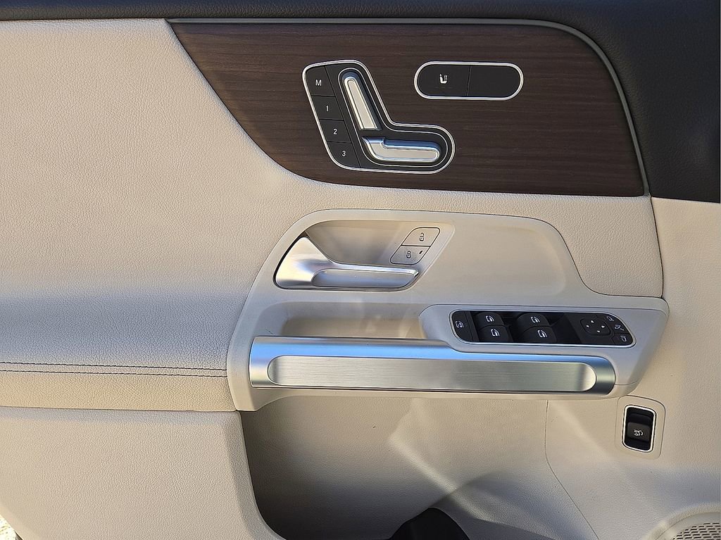 Used 2025 Mercedes-Benz GLB 250 image 20