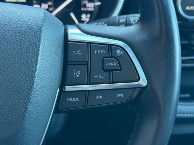 Used 2021 Toyota Highlander XSE image 32