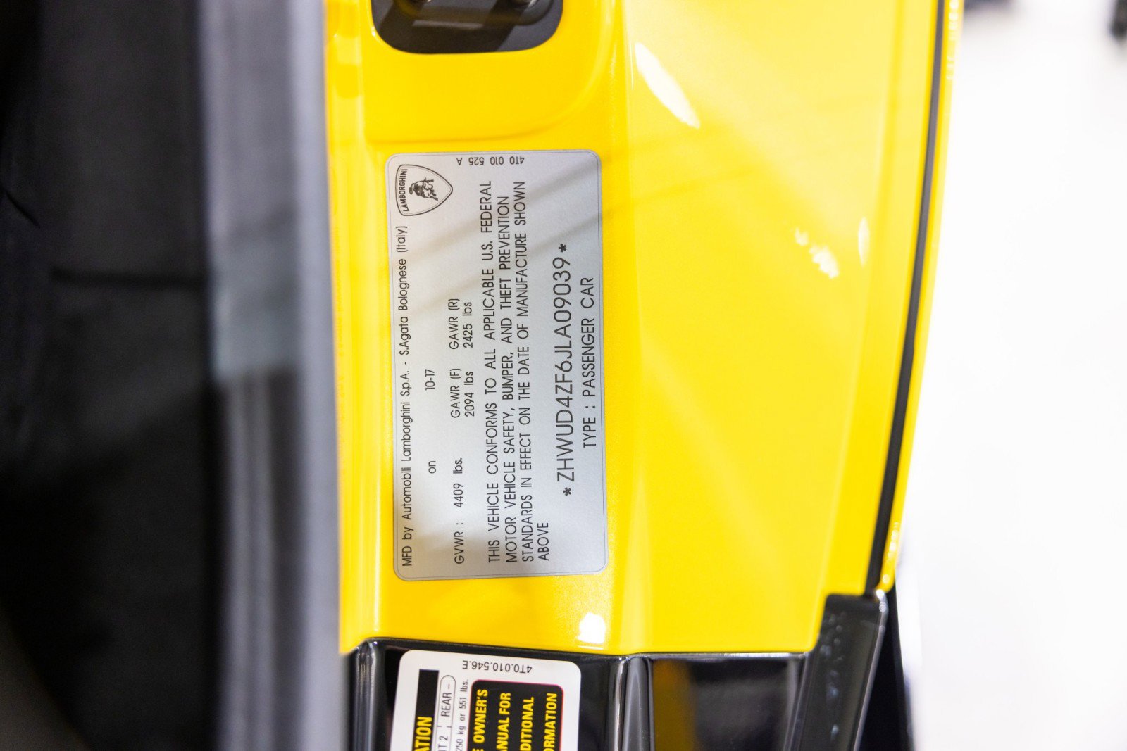 Used 2018 Lamborghini Huracan Performante AWD/4WD image 47