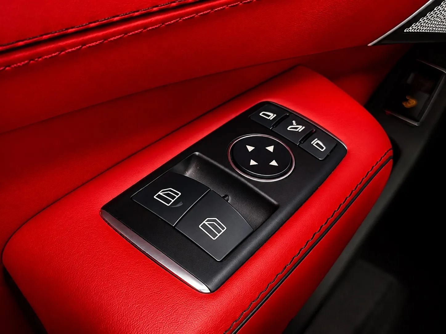 Used 2013 Mercedes-Benz SL 63 AMG w/ AMG Performance Pkg image 30