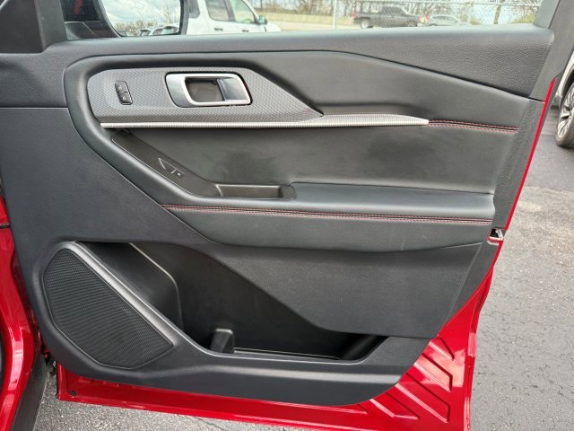 Certified 2025 Ford Explorer ST-Line w/ Premium Package AWD/4WD image 28
