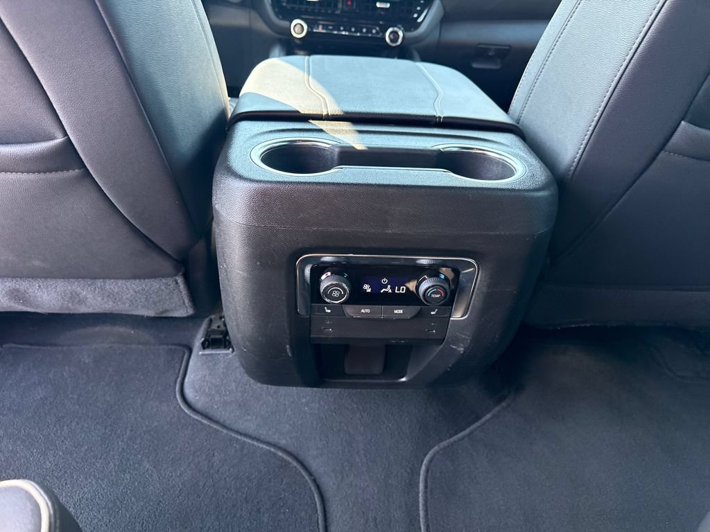 Used 2025 Chevrolet Suburban Premier AWD/4WD image 33
