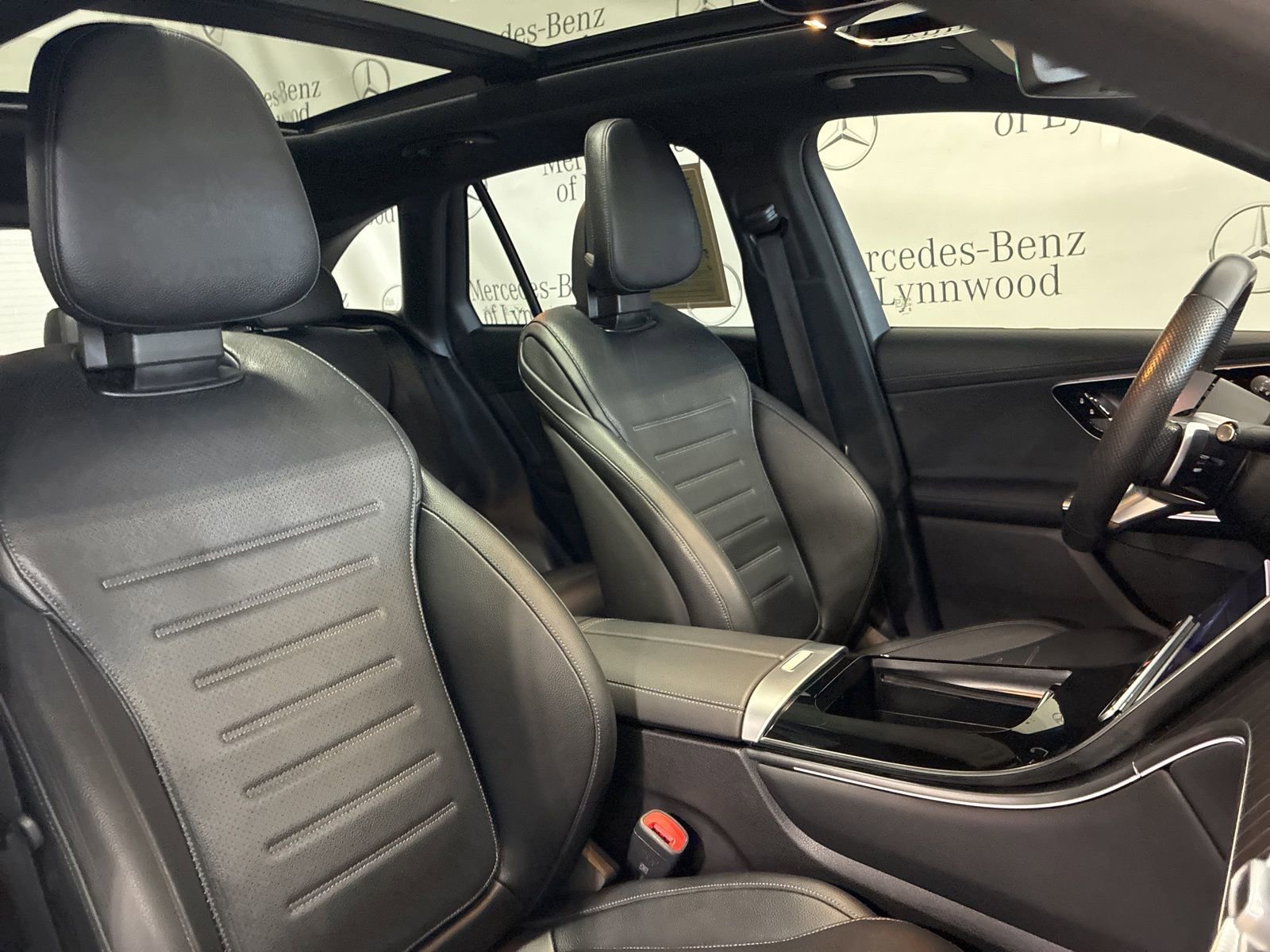 Used 2023 Mercedes-Benz GLC 300 4MATIC image 31