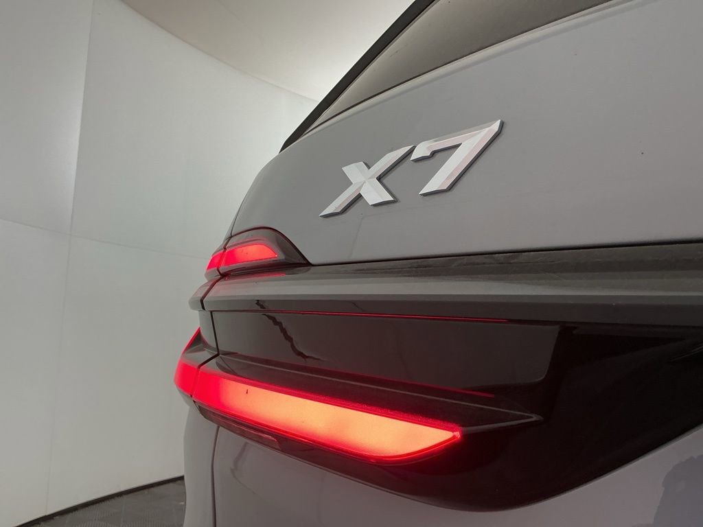 Used 2026 BMW X7 xDrive40i w/ M Sport Package image 10
