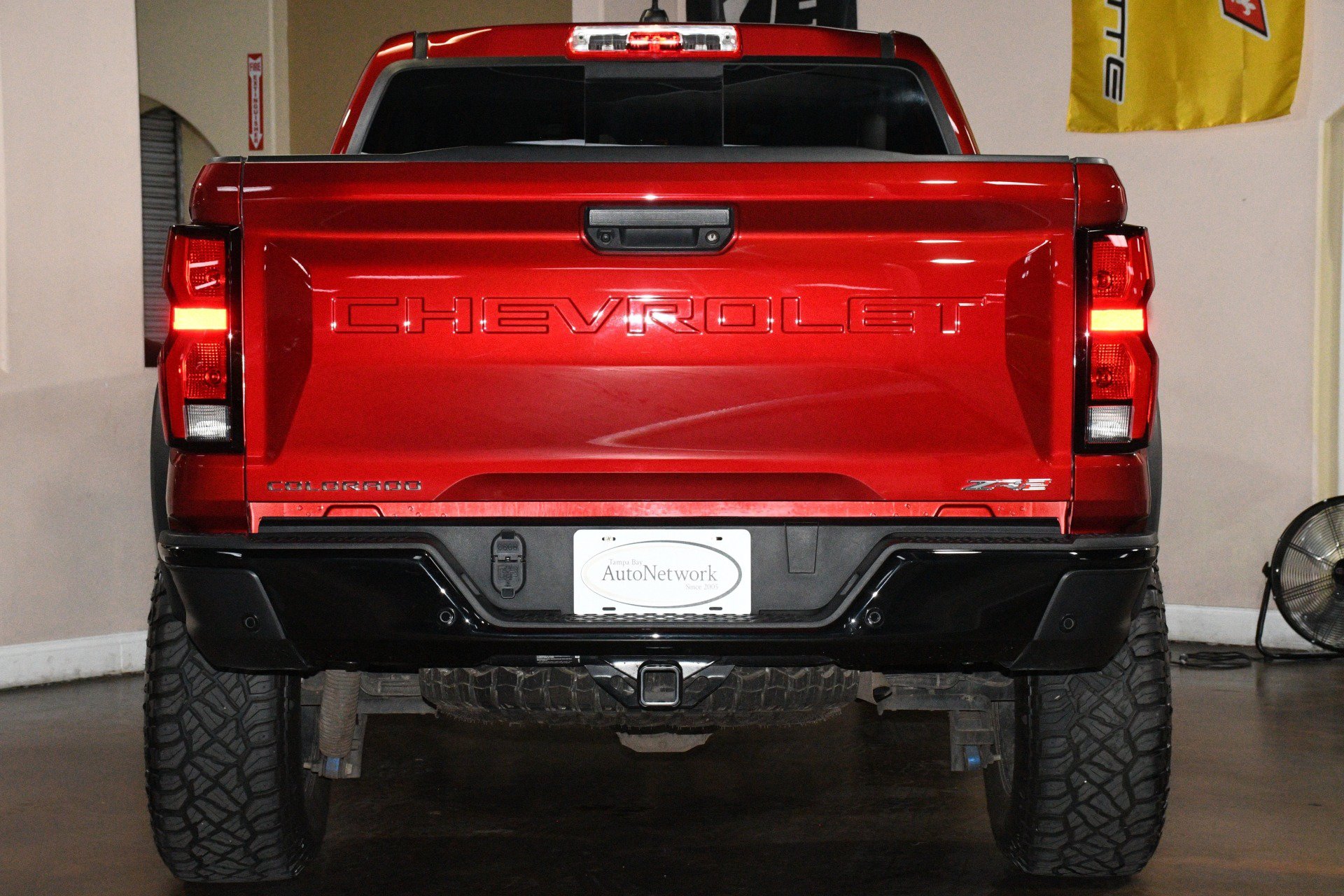 Used 2025 Chevrolet Colorado ZR2 w/ Technology Package AWD/4WD image 2