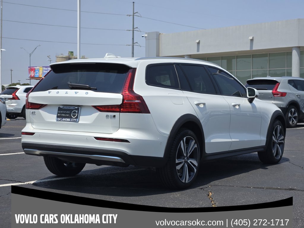 Certified 2026 Volvo V60 B5 Cross Country Plus w/ Climate Package AWD/4WD image 8
