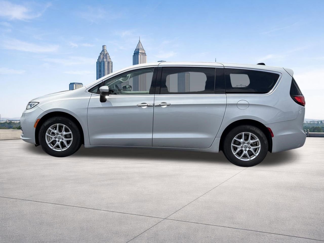 Used 2023 Chrysler Pacifica Touring-L FWD video 2
