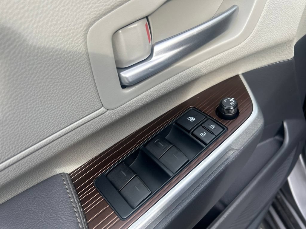 Certified 2022 Toyota Sienna XLE w/ XLE Plus Package FWD image 11