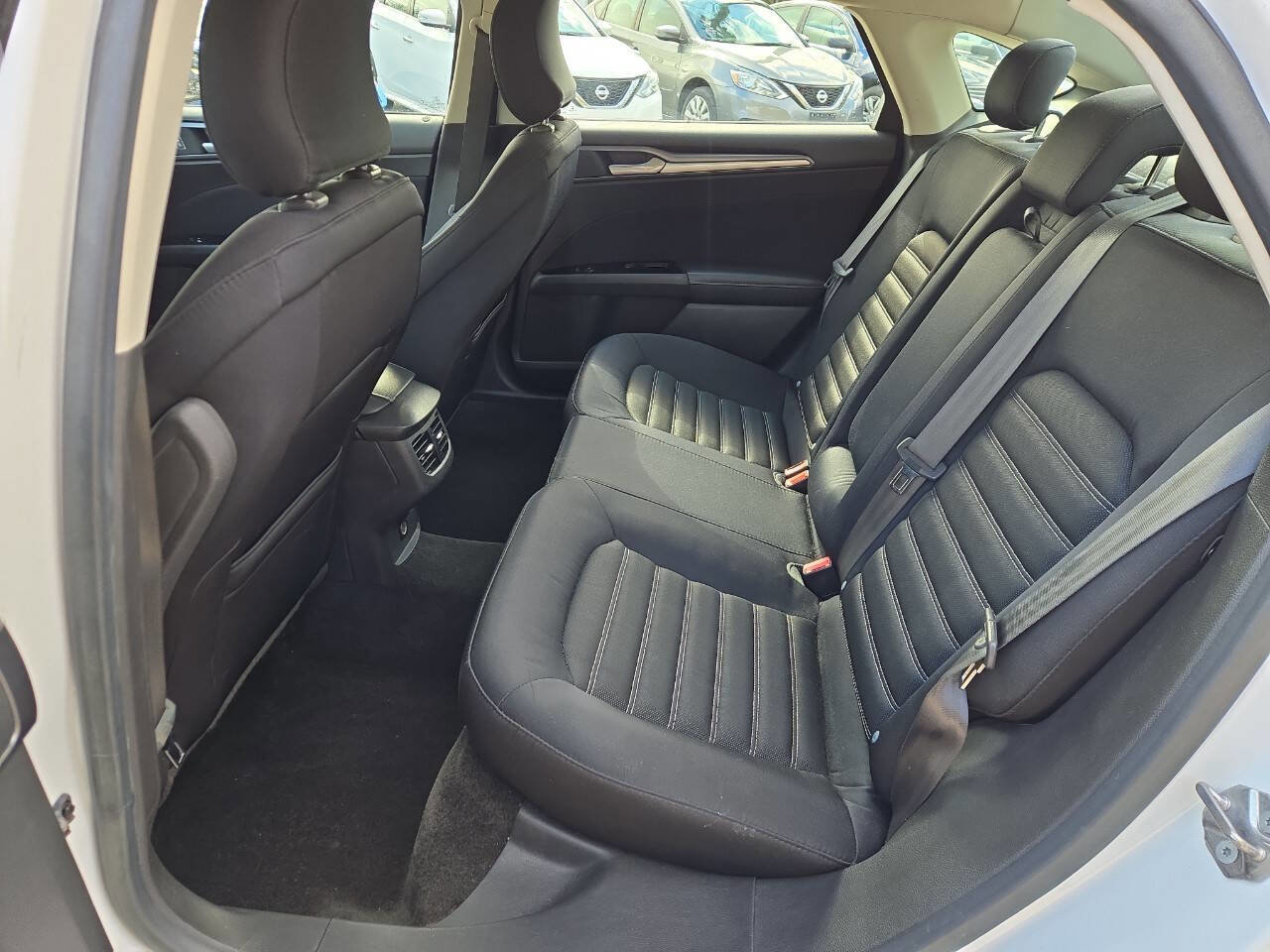 Used 2015 Ford Fusion SE image 18