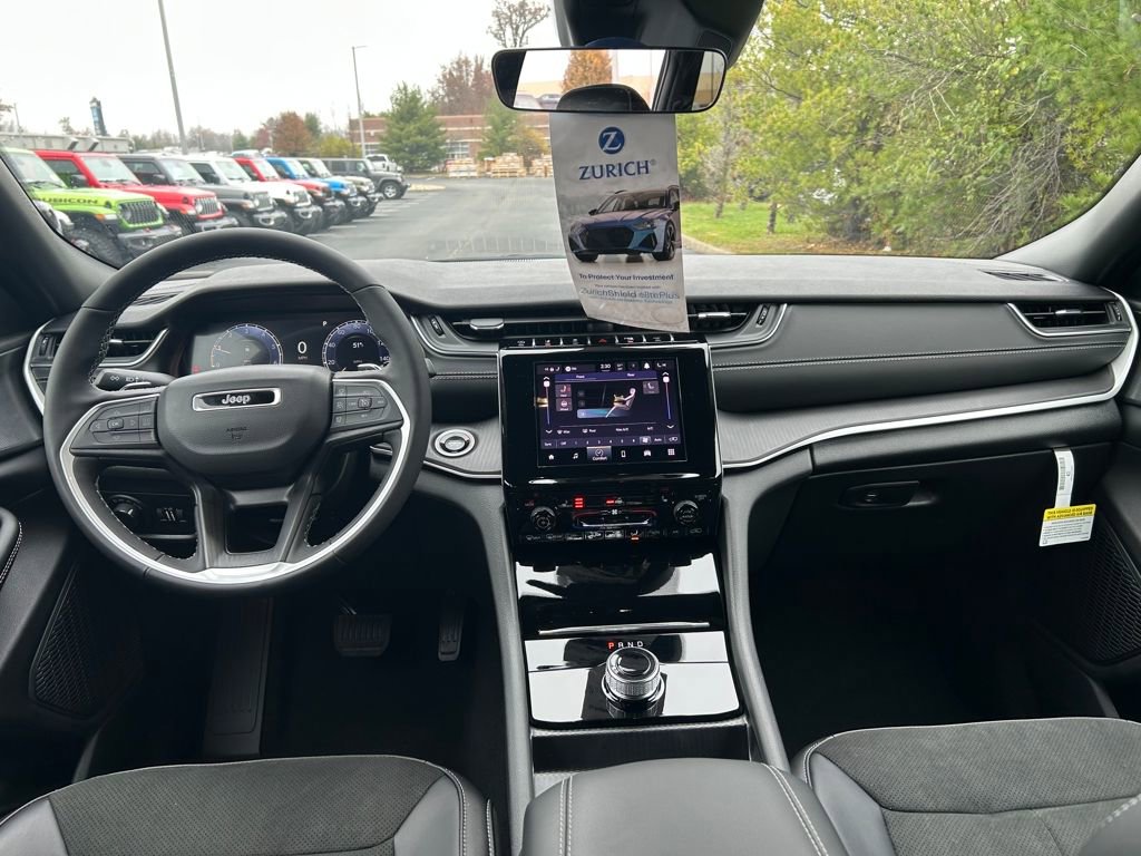 New 2025 Jeep Grand Cherokee L Altitude image 9