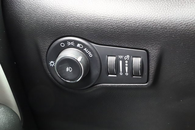 Used 2024 Jeep Compass Limited image 36