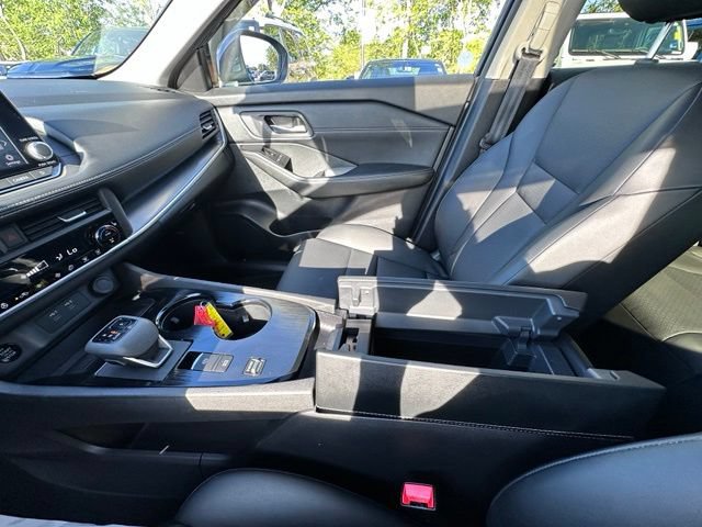 Used 2024 Nissan Rogue SV w/ SV Premium Package FWD image 27